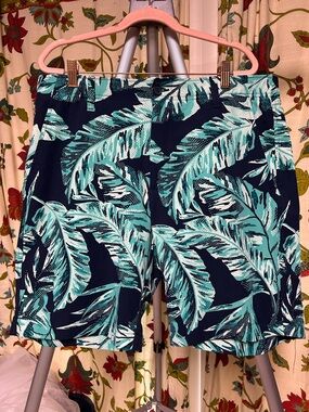 Under Armour Tropical Leaf Print golf Shorts - men’s 36 Navy & Teal